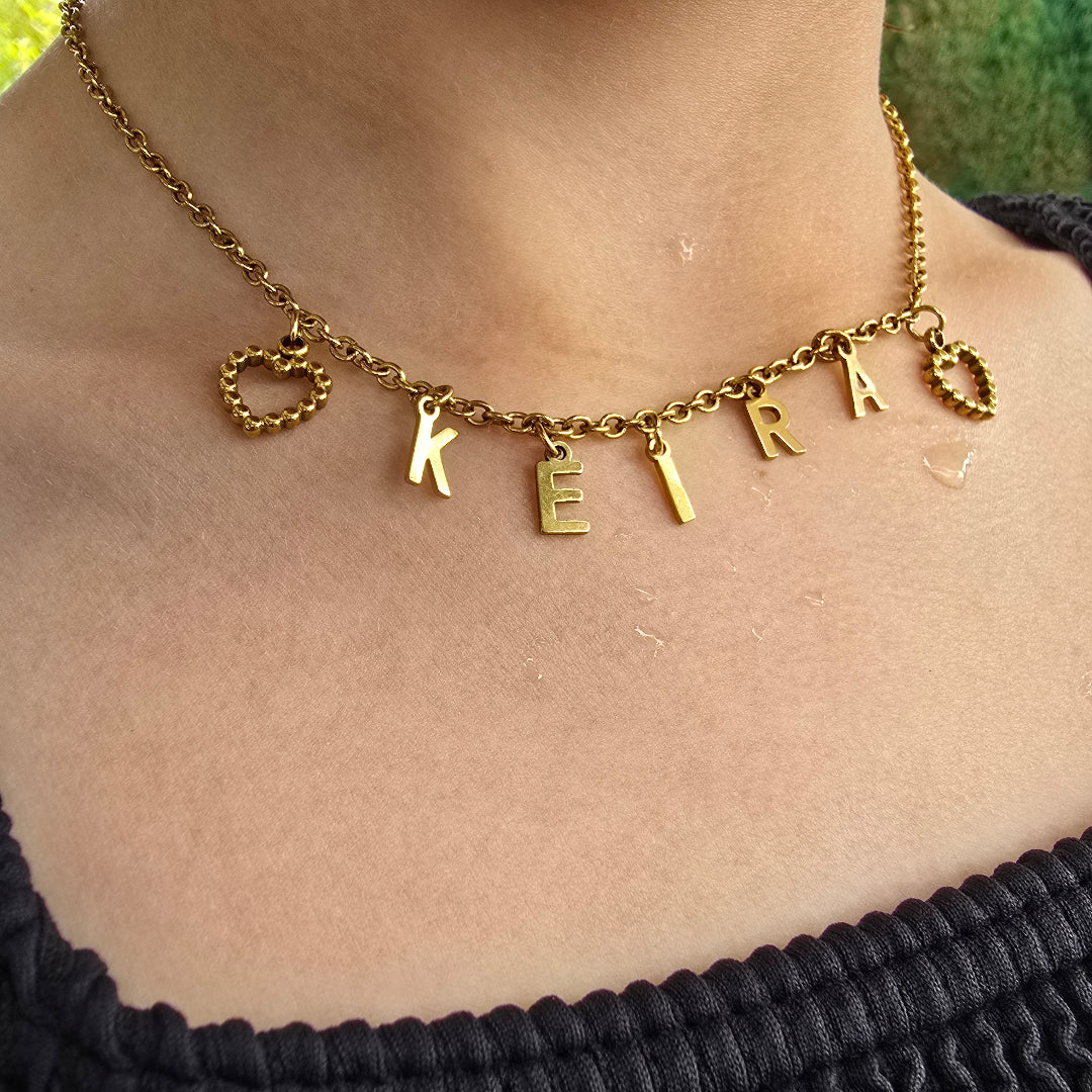 Collier à initiales personnalisables en lettres dorées, cadeau original femme Haute-Savoie, proche Genève