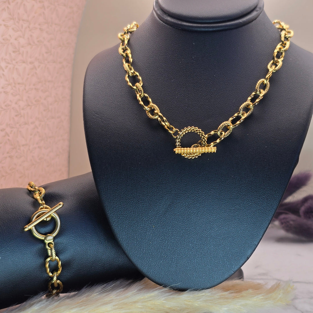 Détail de la maille du collier Lalita – alternance de deux types de maillons