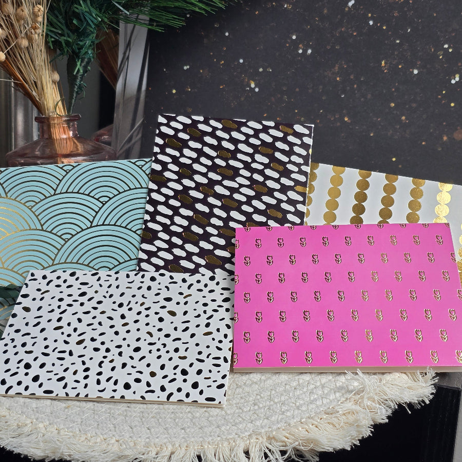 Carte avec message personnalisé, glissée dans un écrin ZATEKA avec bijou doré