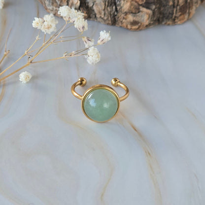 Bague dorée Appolonia avec aventurine, bijou femme élégant au style minéral et naturel