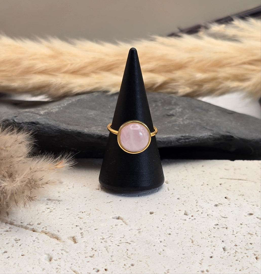 Bague Appolonia quartz rose, bague femme dorée élégante avec pierre gemme naturelle