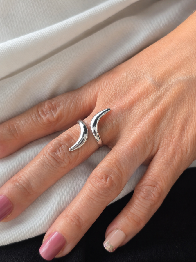 Bague argentée femme ouverte avec lignes courbées modèle SÉLIA
