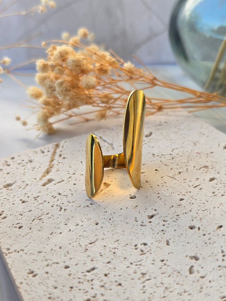 bague ajustable graphique et arrondie en acier inoxydable doré