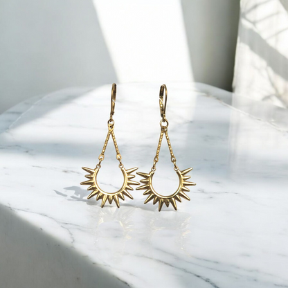boucles d’oreilles pendantes soleil dorees avec dormeuses bijou artisanal