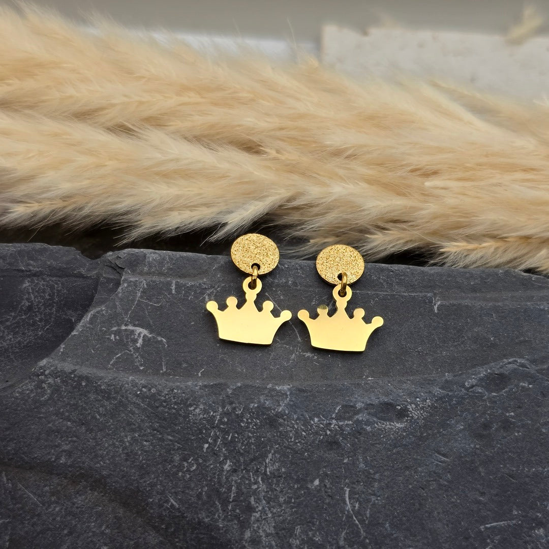 Boucles d’oreilles Aurena clou pailleté et couronne ajourée, fait main en Haute-Savoie (Cruseilles).