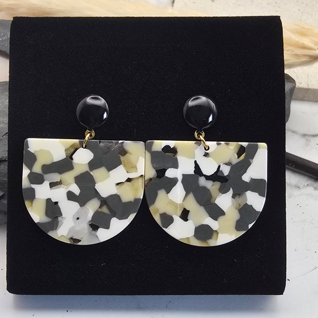 Boucles d’oreilles tendance avec demi-lune acétate et noir