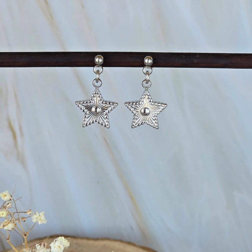 Boucles d’oreilles NOVA en acier inoxydable argenté en forme d’étoile lumineuse