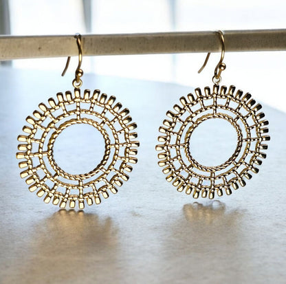 Boucles d’oreilles dorées en acier inoxydable, forme cercle tressé, bijou artisanal fait main