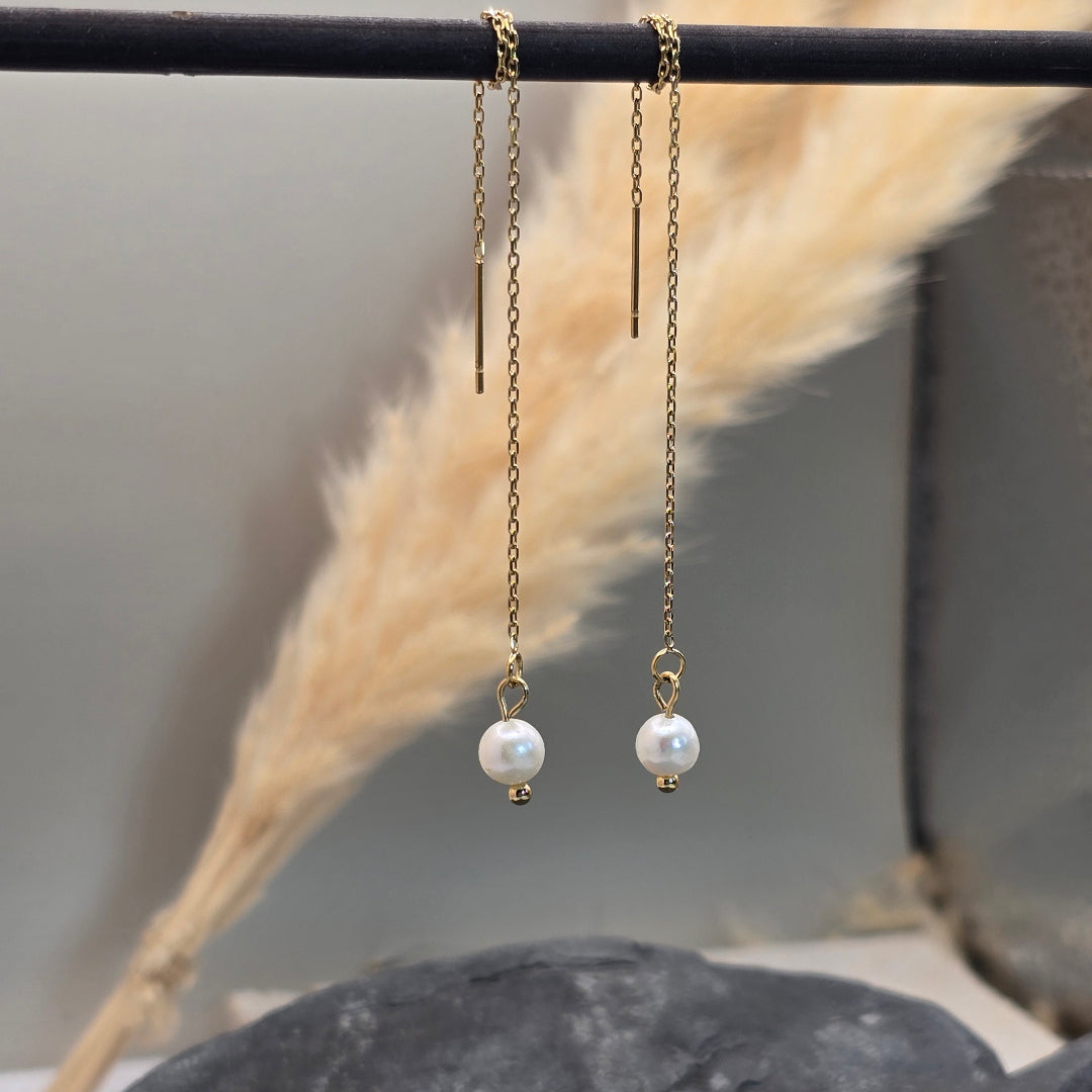 Boucles ADA en fil doré avec perle – bijou artisanal Haute-Savoie