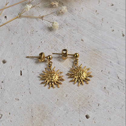 Boucles d’oreilles dorées soleil Rhea en acier inoxydable doré