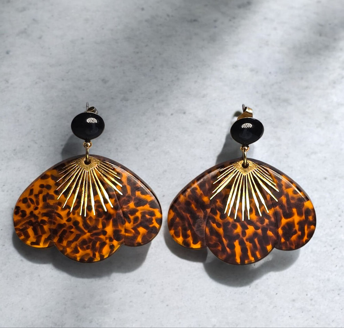 Boucles d’oreilles en acétate écaille et doré, bijou tendance fait main