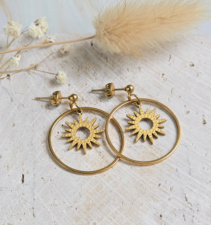 Boucles d’oreilles Melia version longue avec anneau et soleil
