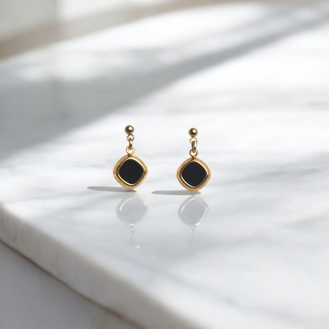 boucles oreille email noir dore bijou femme sobre et elegant