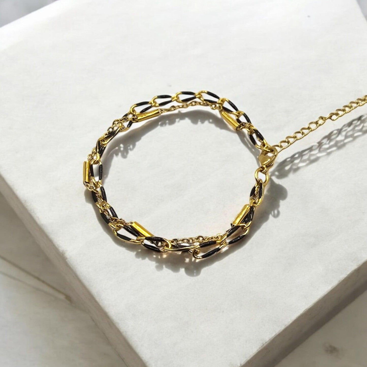 Bracelet AUDORA, idée cadeau femme élégante, bijou double rang en acier doré