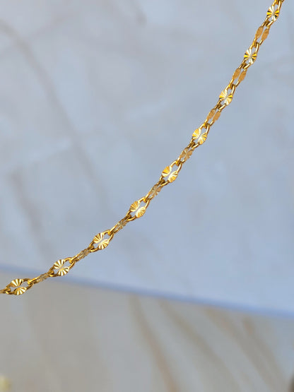 Détail du bracelet BRISÉIS avec fermoir mousqueton et chaînette d’extension
