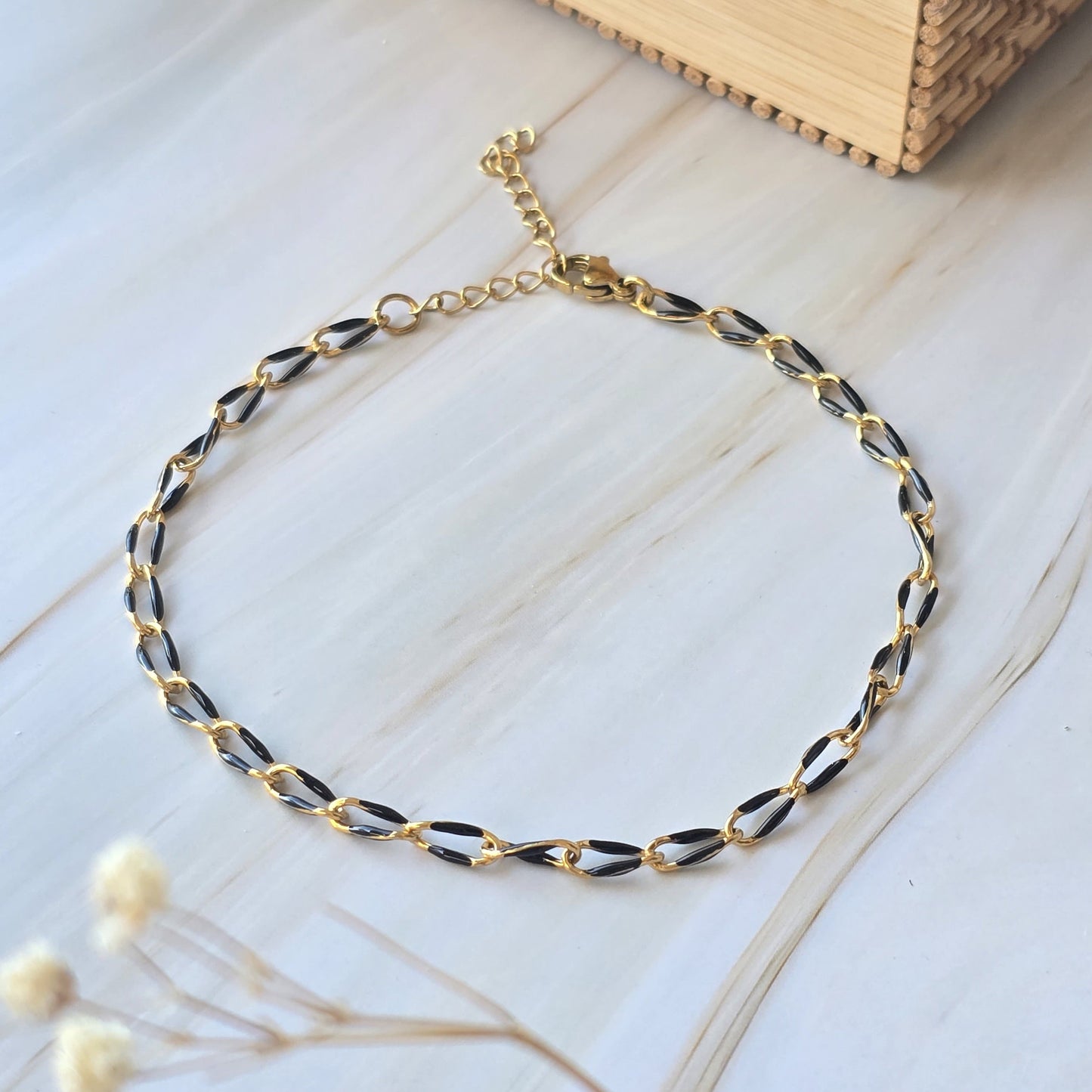 Bracelet de cheville doré femme AUDORA au contraste noir
