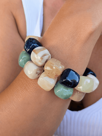 Bracelet tendance femme NÉLIA à grosses perles marbrées effet résine
