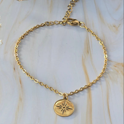 Bracelet doré STELLA avec médaillon étoile ajourée
