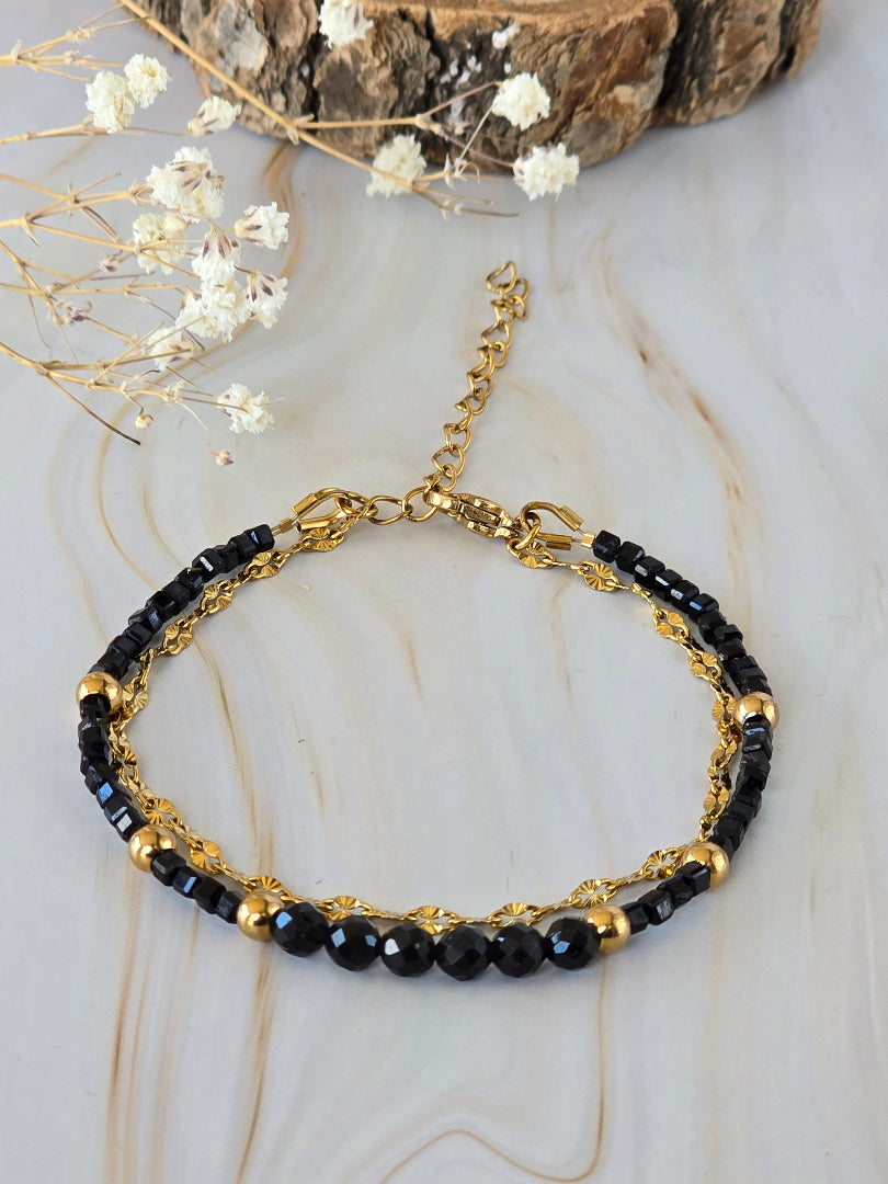 Bracelet doré MURCIA avec perles de tourmaline noire et intercalaires dorées
