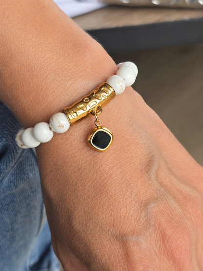 Bracelet élastique femme en pierre naturelle blanche et acier inoxydable doré
