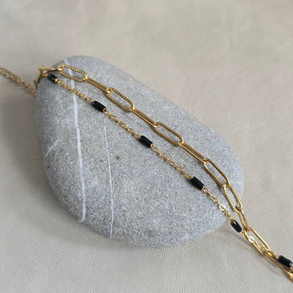Bracelet KATARINE porté, bijou femme chic multi rang doré et sequin noir zateka