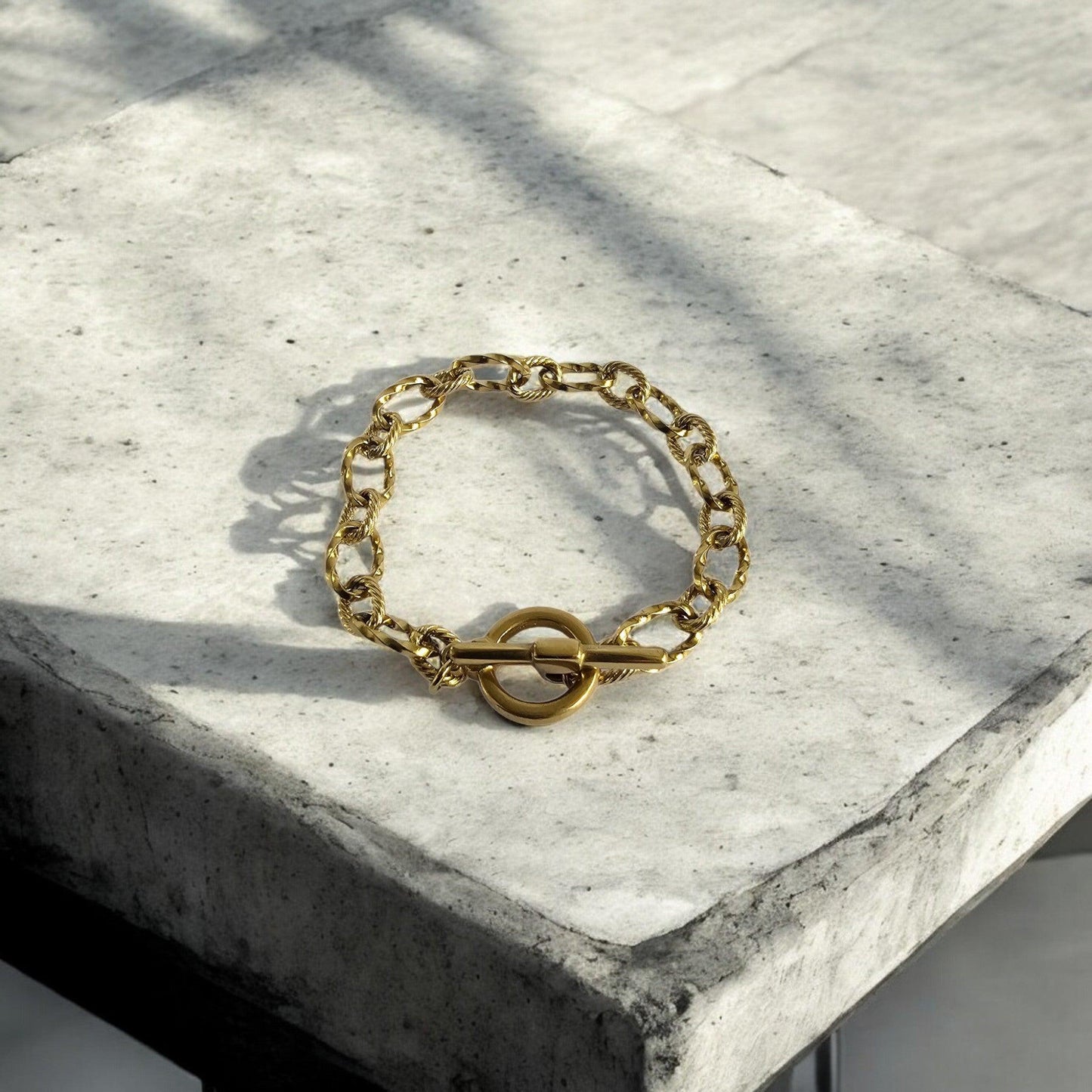 Bracelet LALITA, idee cadeau femme tendance, bijou grosse maille doree zateka