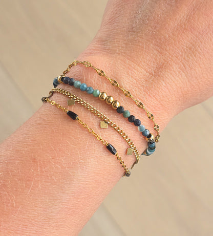 Bracelet doré MURCIA avec perles de tourmaline bleue et intercalaires dorées
