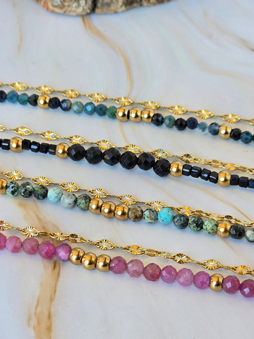 Bracelet doré MURCIA avec perles de tourmaline et intercalaires dorées
