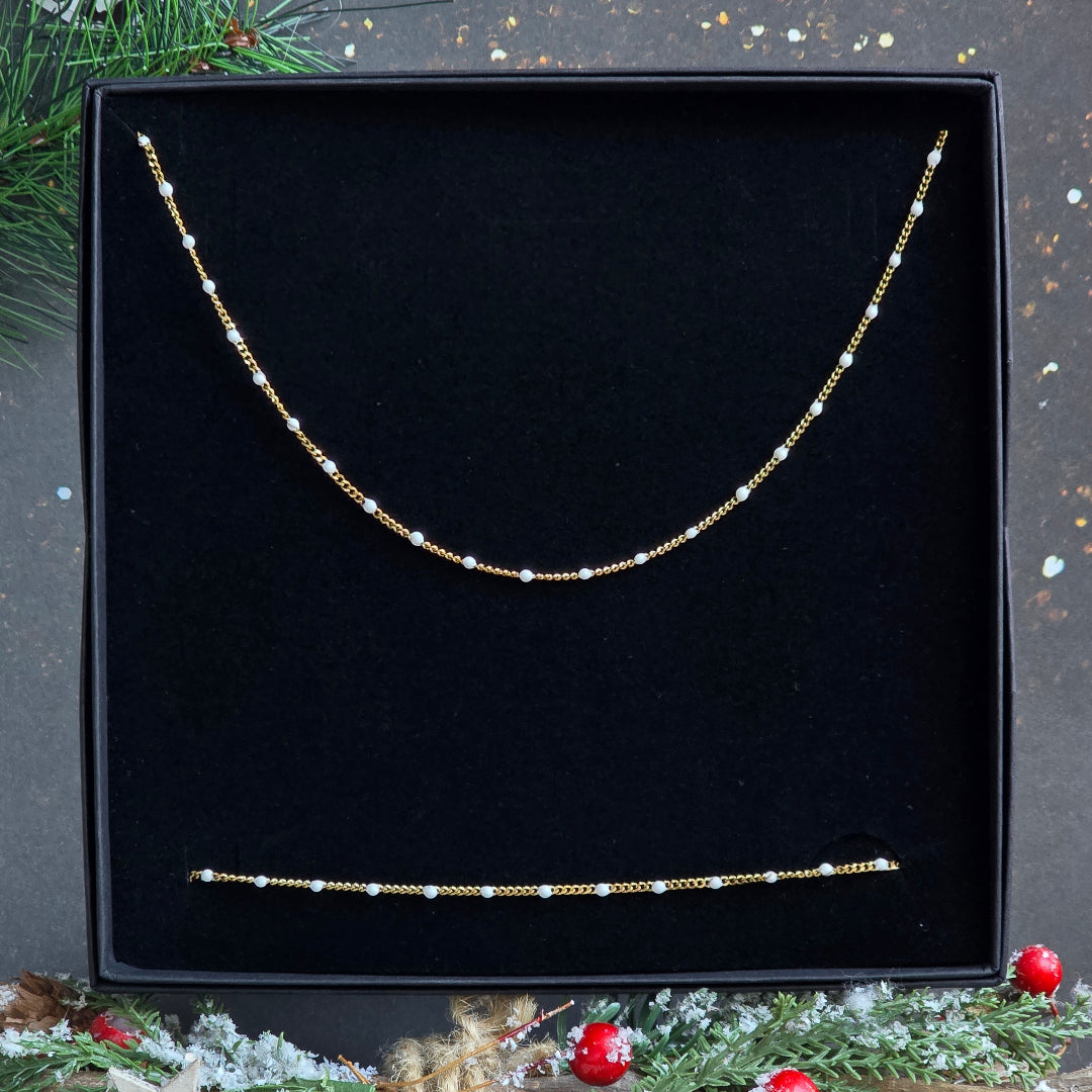 coffret bijou femme noel perles blanches emaillées collier ras de cou et bracelet dore