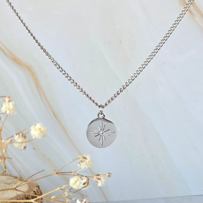 Collier STELLA en acier inoxydable argenté avec pendentif étoile ajourée