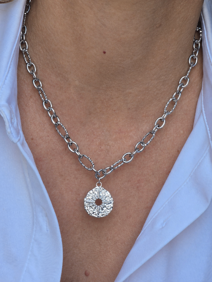 Collier LIBERTAS en acier inoxydable argenté avec pendentif rond ajouré