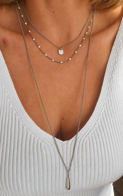 Collier argenté femme avec petit pendentif hexagonal modèle IONE