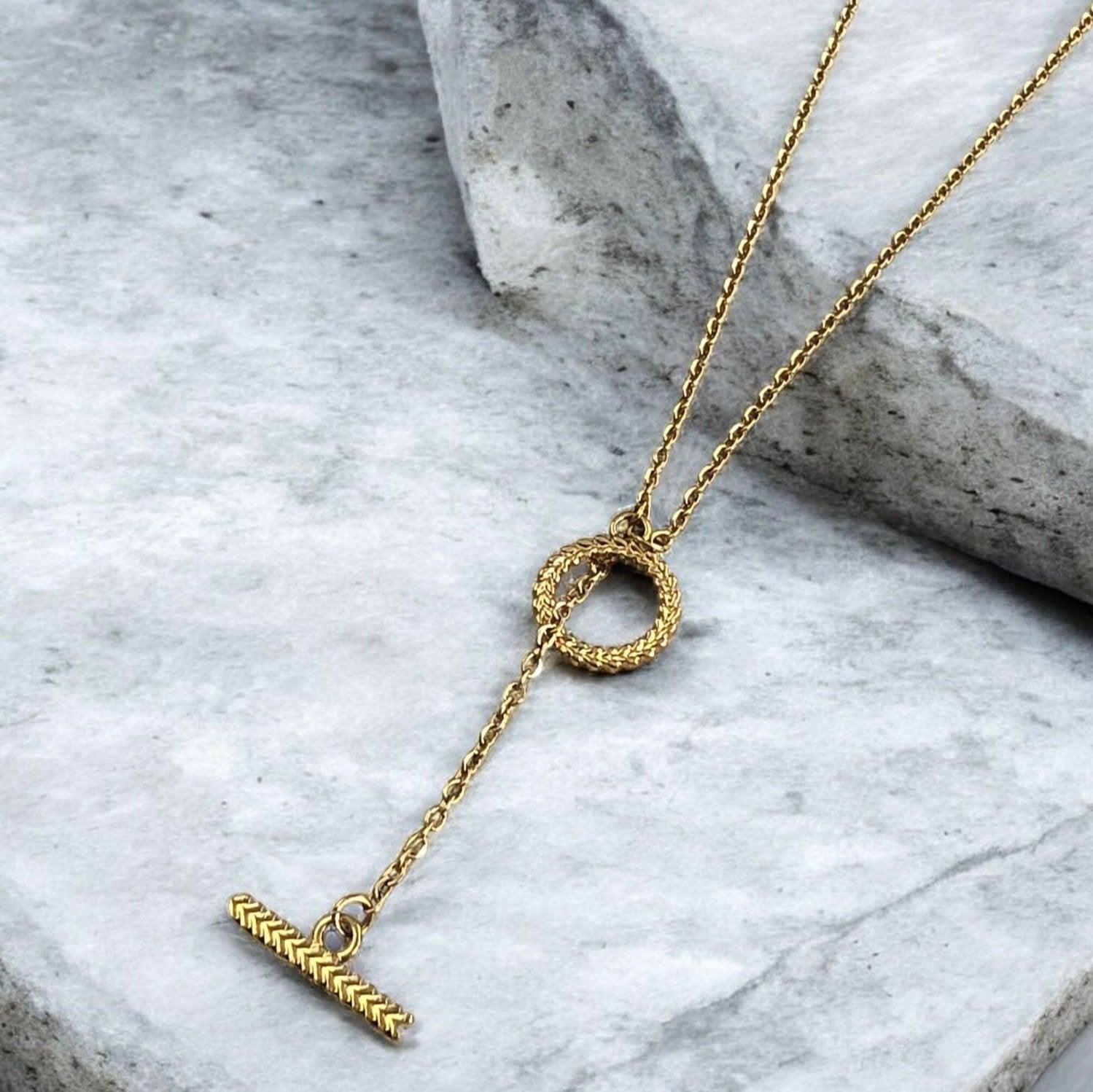 Collier ATHENA, bijou de créateur Zatéka en acier inoxydable doré, fait main en Haute-Savoie