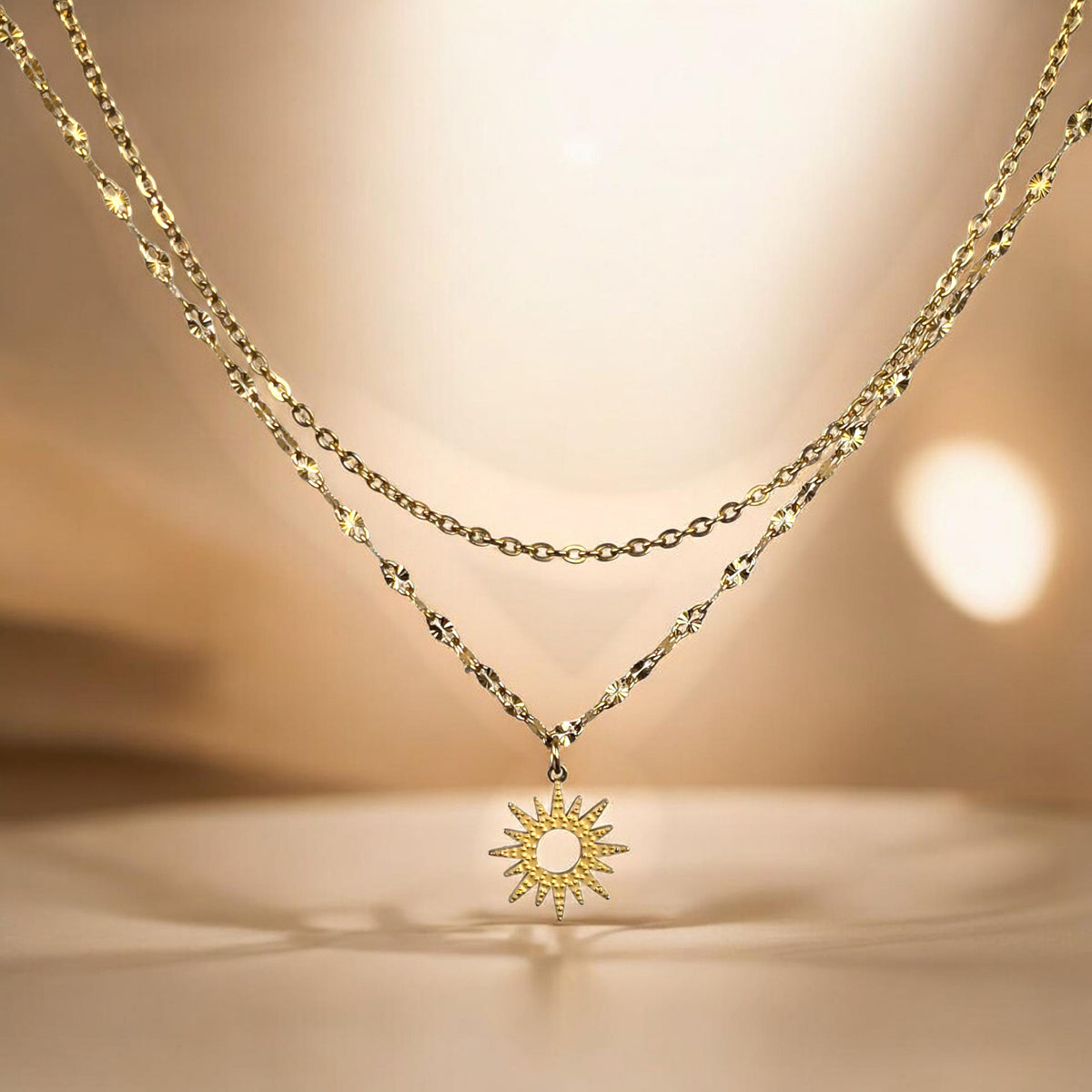 Collier Melia double rang ras de cou doré avec pendentif soleil