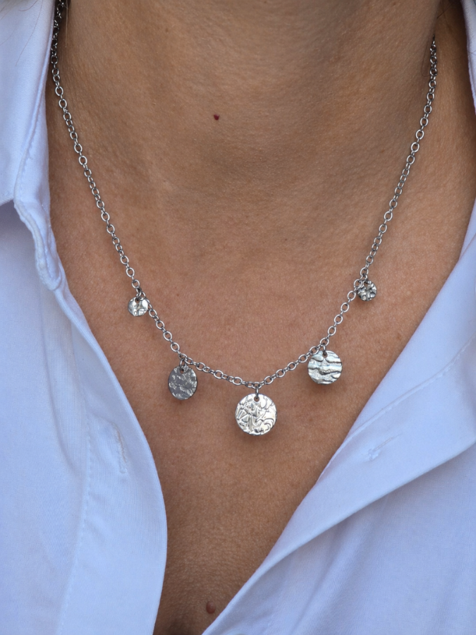 Collier DIONE ras de cou en acier inoxydable argenté avec pampilles sequins