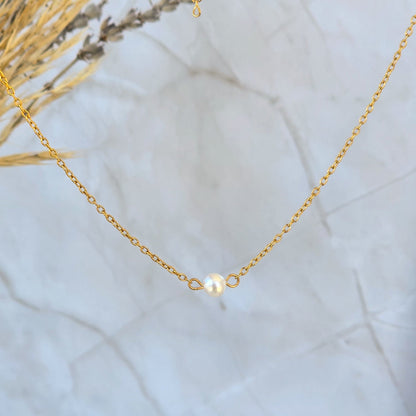 Collier ras de cou doré ADA avec perle d’eau douce