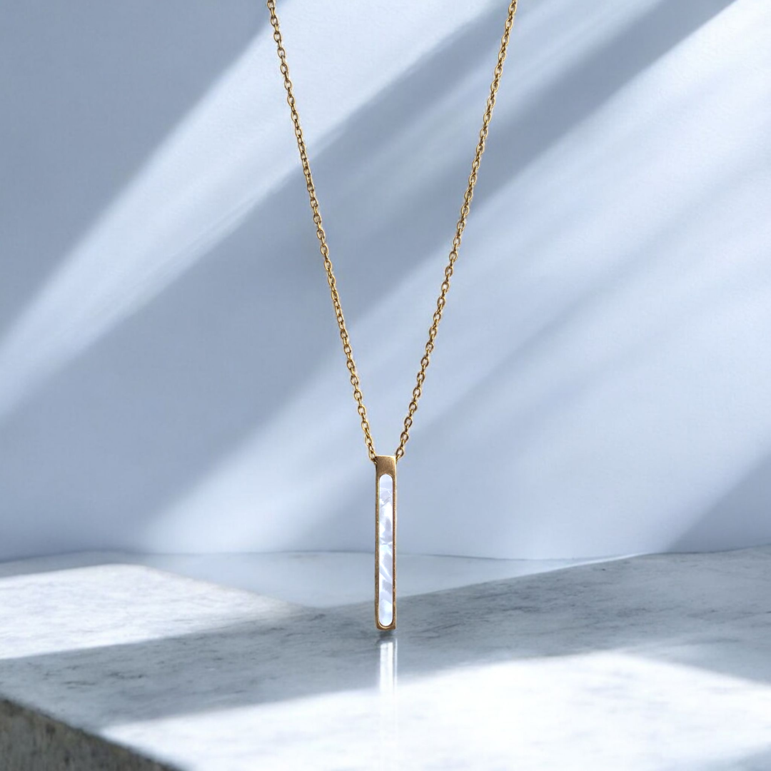 Collier Tea Linea doré avec pendentif rectangle en nacre