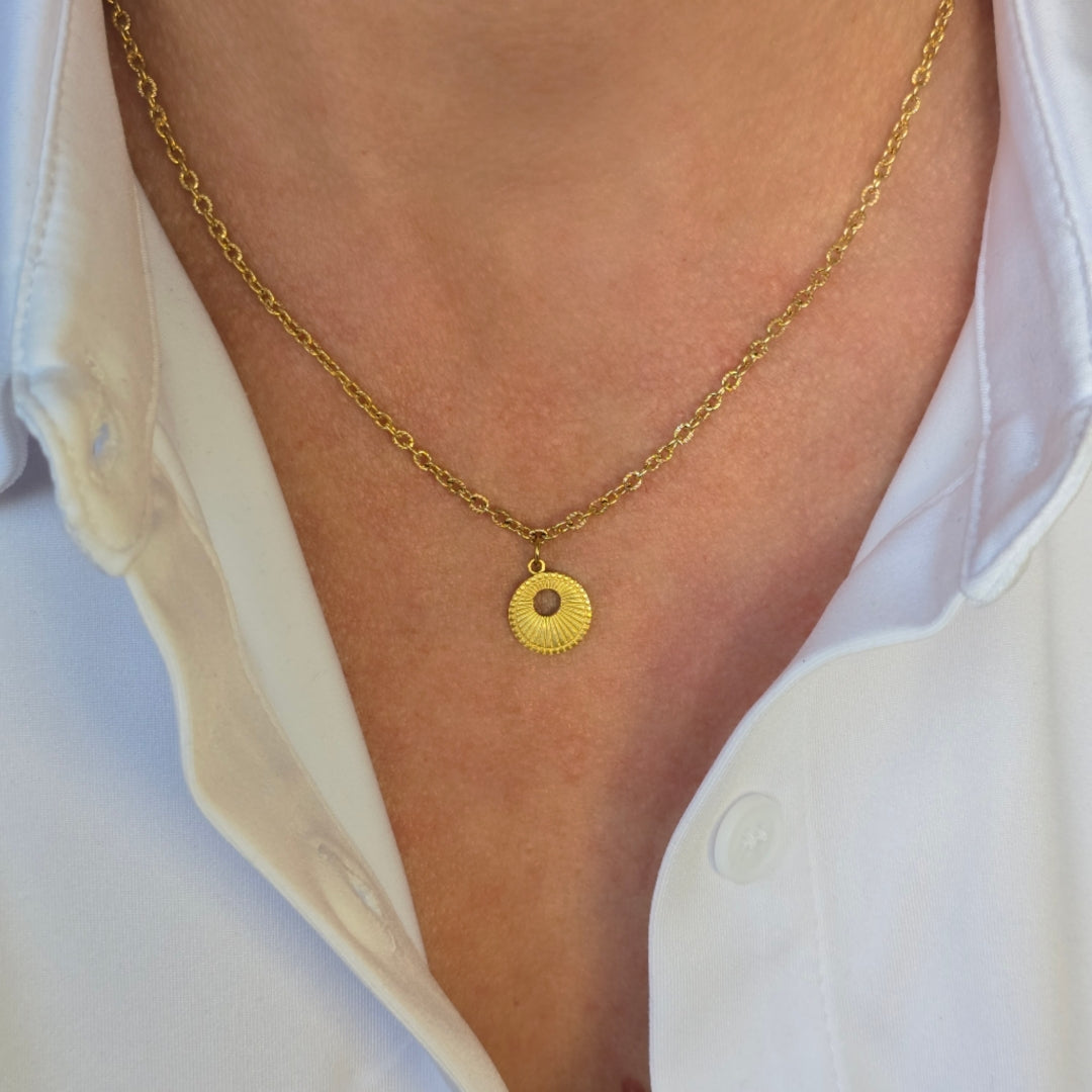 collier maeve simple rang ras de cou intemporel facile a porter ideal pour offrir cadeau copponex cruseilles 