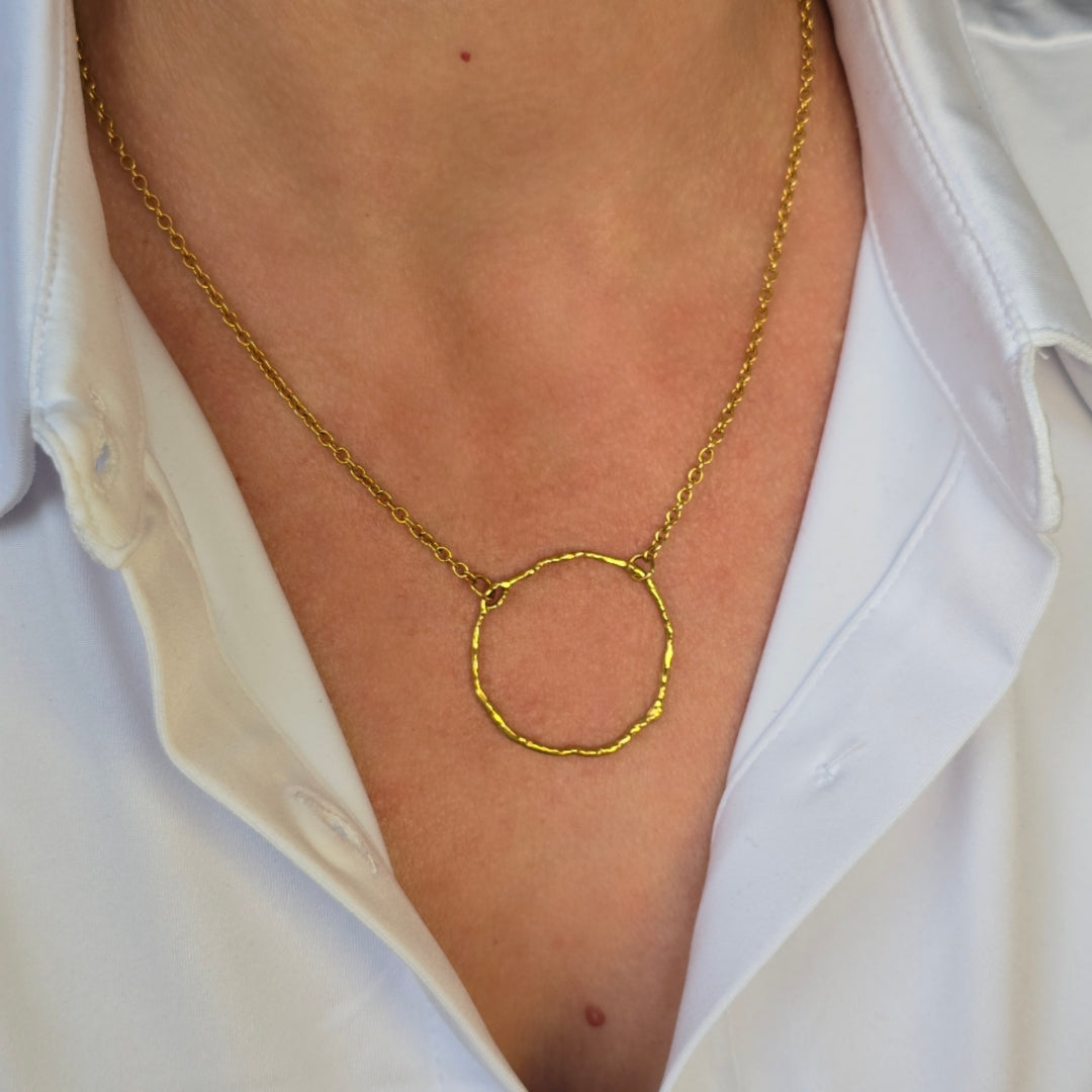 collier acier inox intemporel facile à porter