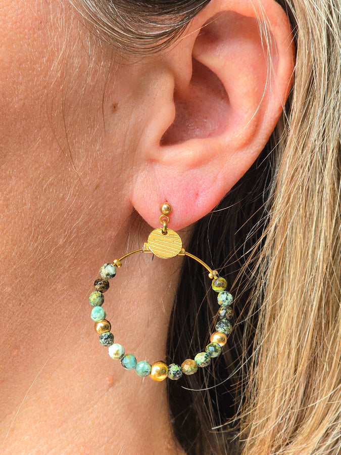 Créoles dorées Murcia avec perles de jade africaine
