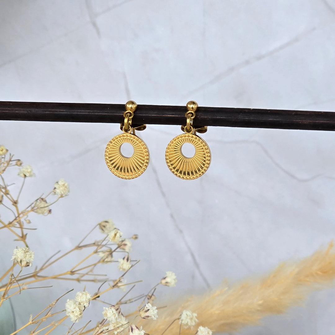 Puces d’oreilles dorées en acier inoxydable avec pendentif rond
